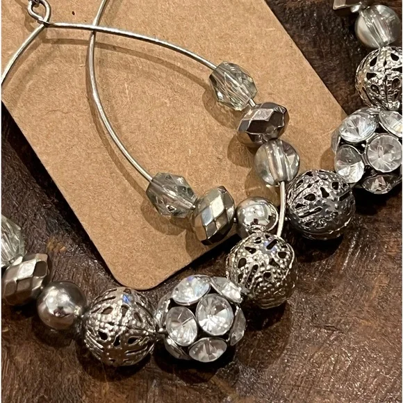 Vintage Jewelry Silver Hoop Earrings With Multi Textured Sized Beads - Picture 5 of 9